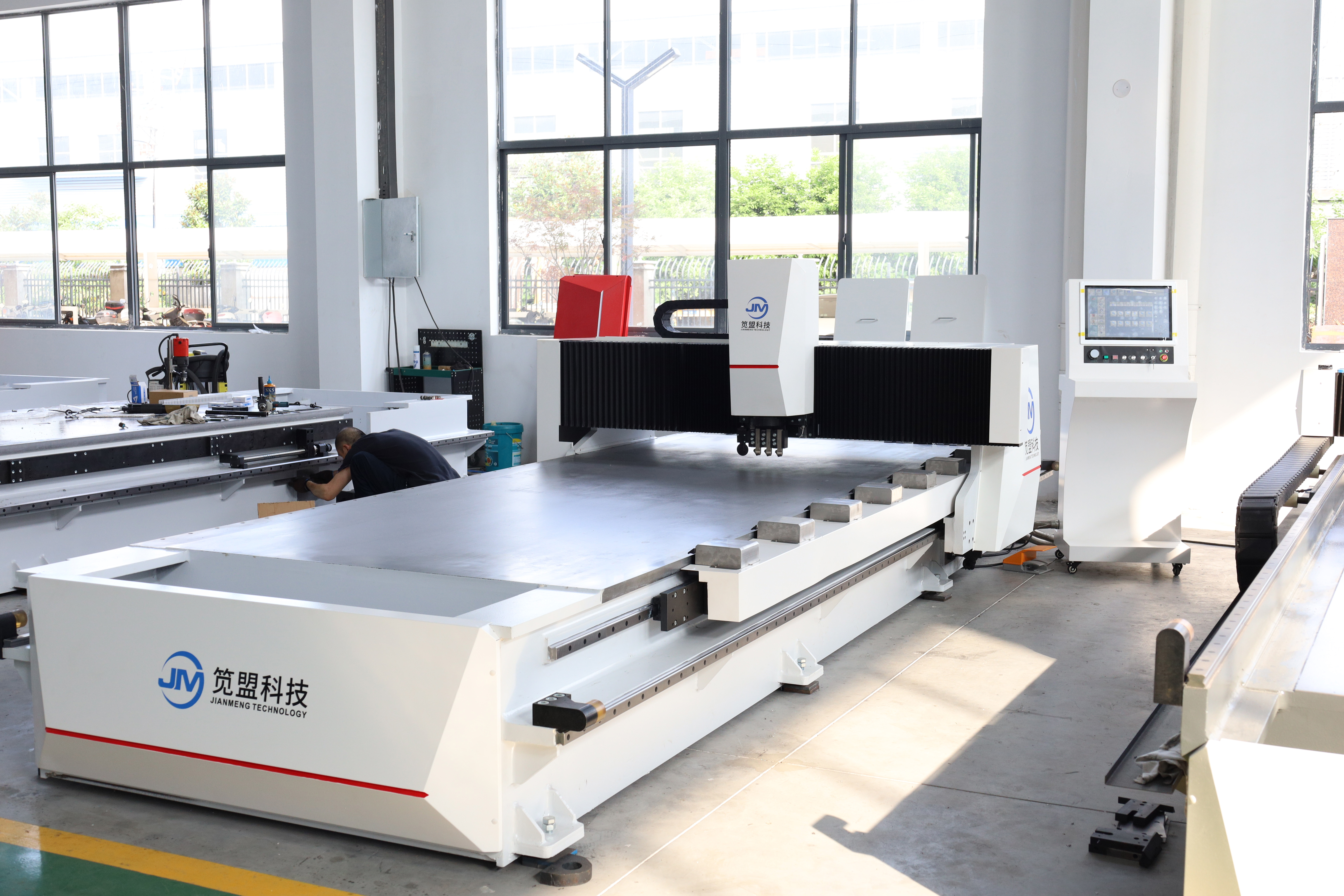Lau aldeetako CNC V ebakitzeko makina